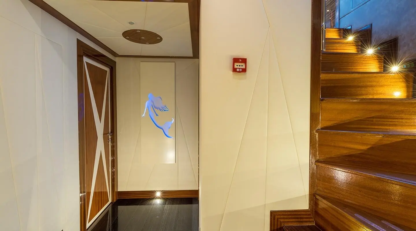 Gulet Long Island interior hallway with wooden doors