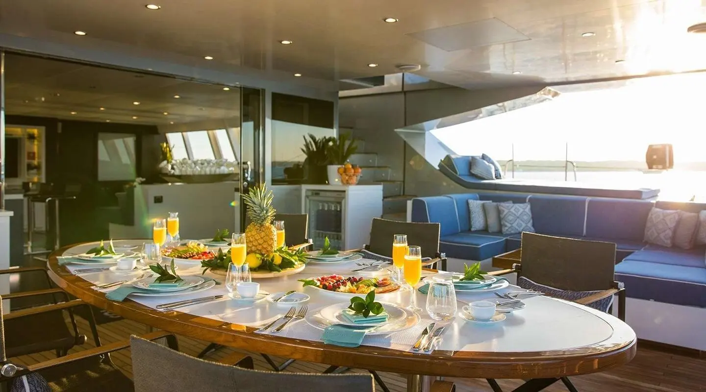 Outdoor yacht dining table set with fruit centerpiece and place settings
