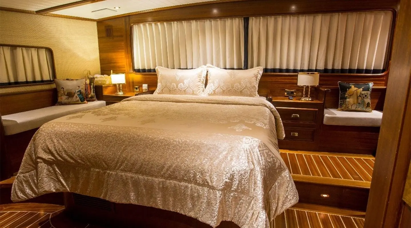 Gulet Ece Berrak master cabin with large bed and wooden decor