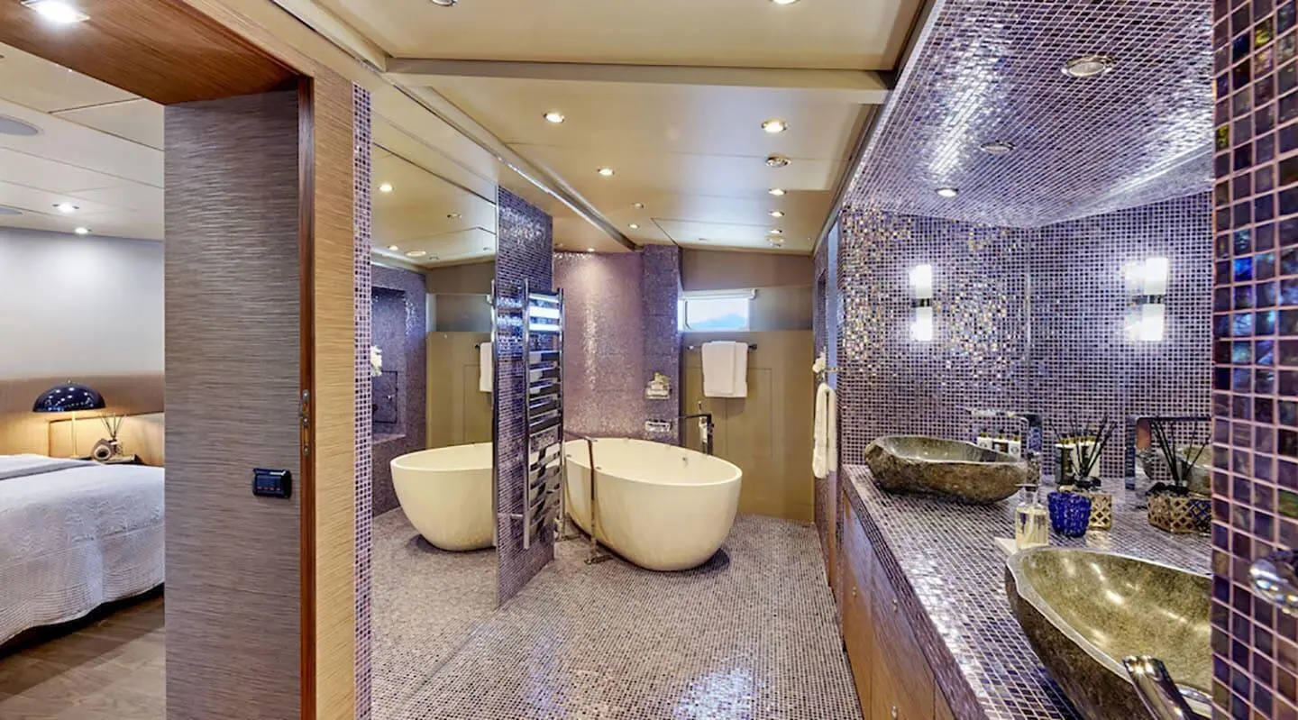 Luxury Yacht Bathroom Daloli