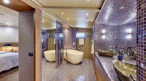Luxury Yacht Bathroom Daloli