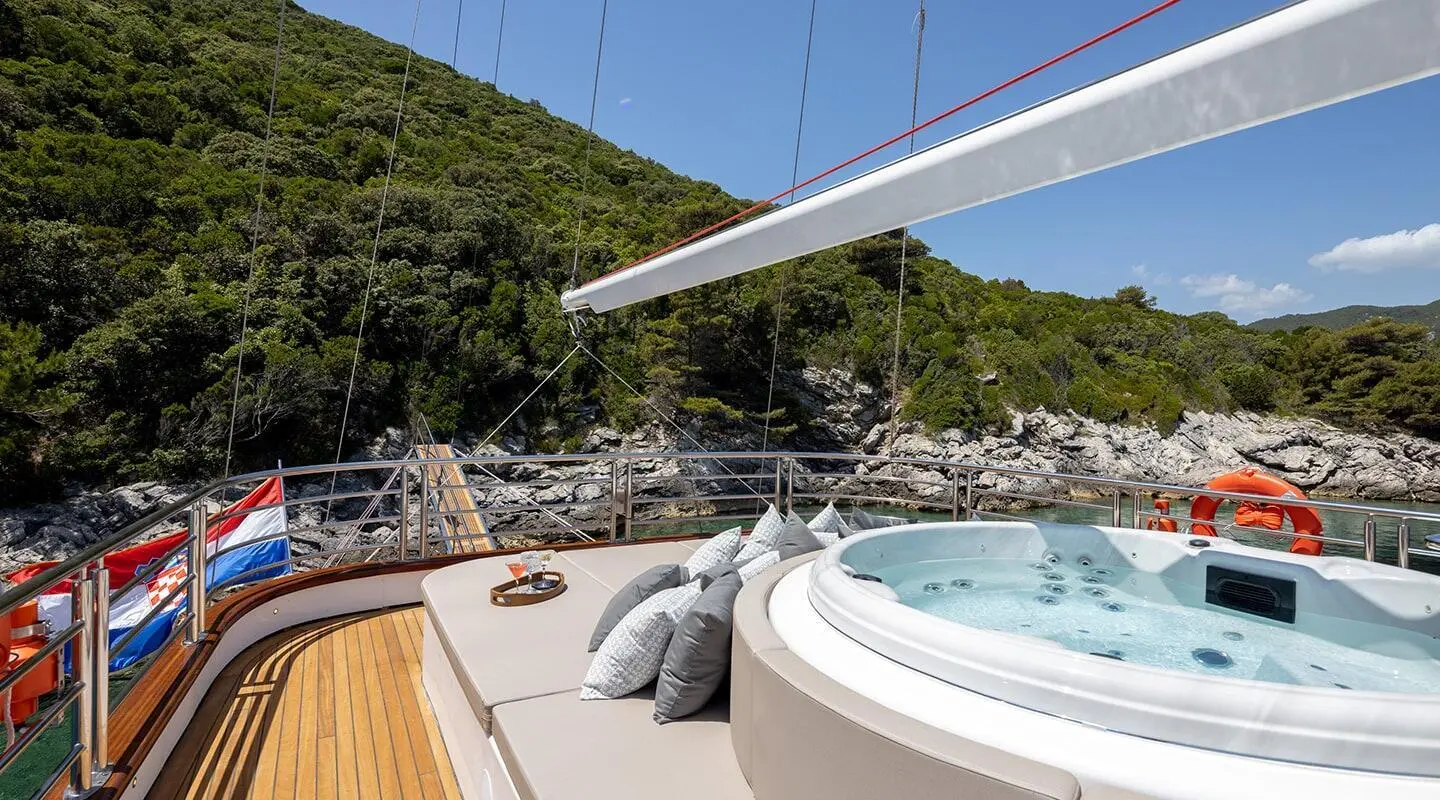 Love Story yacht deck at sunset with hot tub, sun loungers and ropes