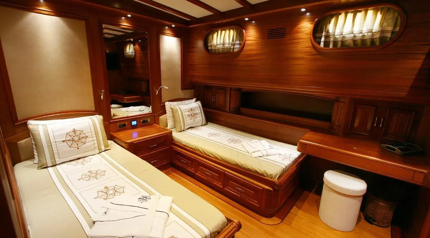 Interior of Kaya Guneri 5 gulet with wooden cabin, twin beds, porthole light