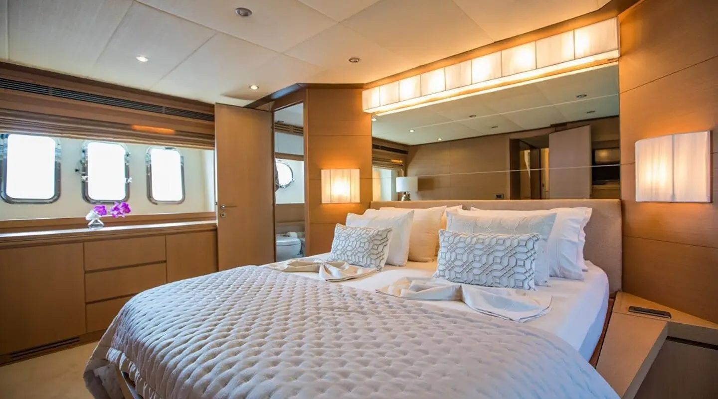 Motoryat Salt Double Cabin
