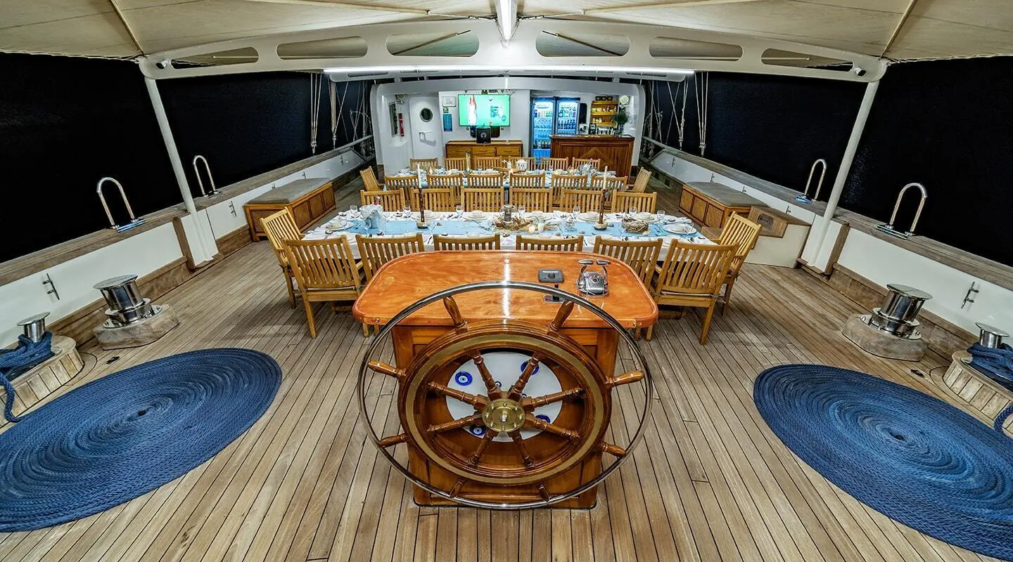 Yacht Tersane 8 helm and teak deck with steering wheel and seating at sunset