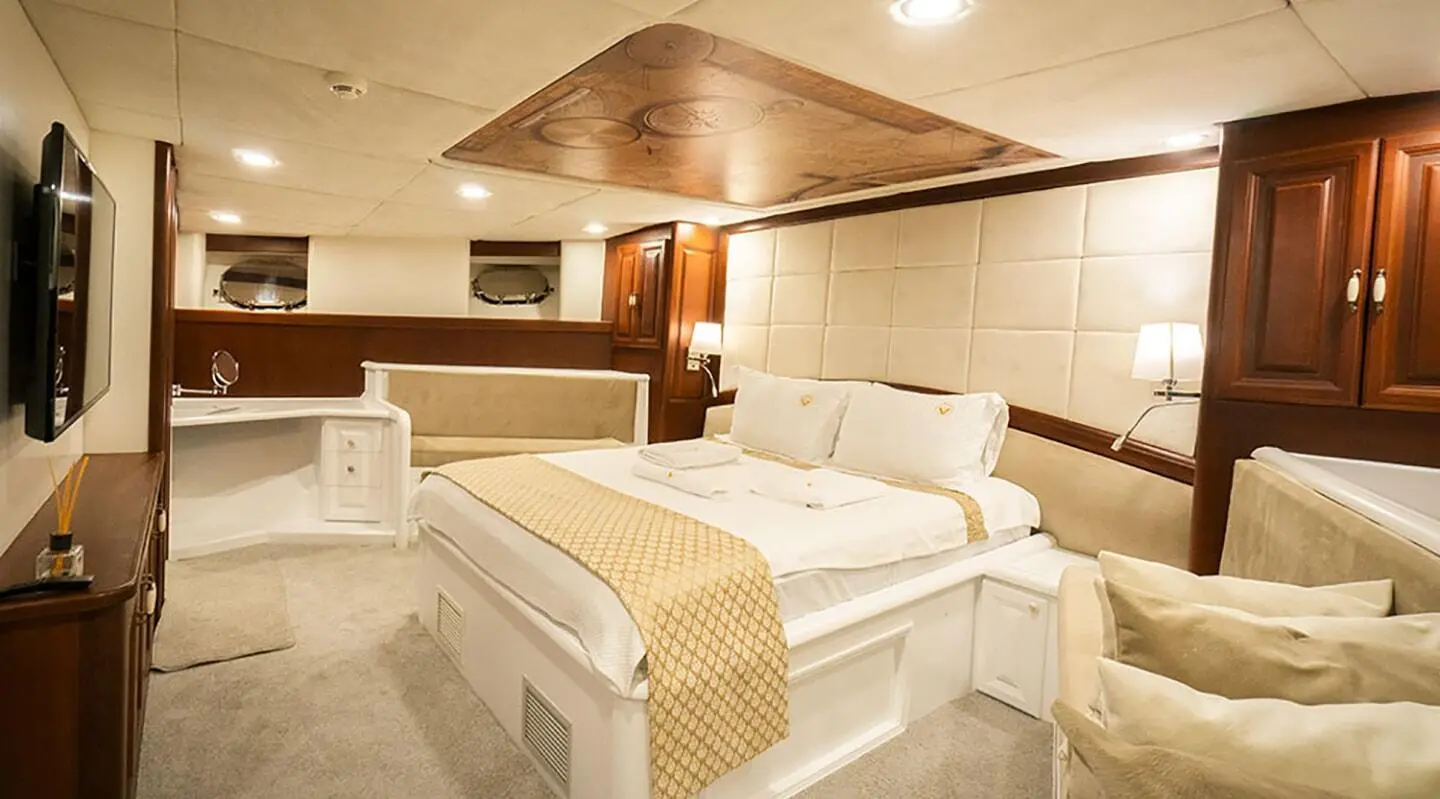 Gulet Virtuoso master cabin with two white beds and neutral decor