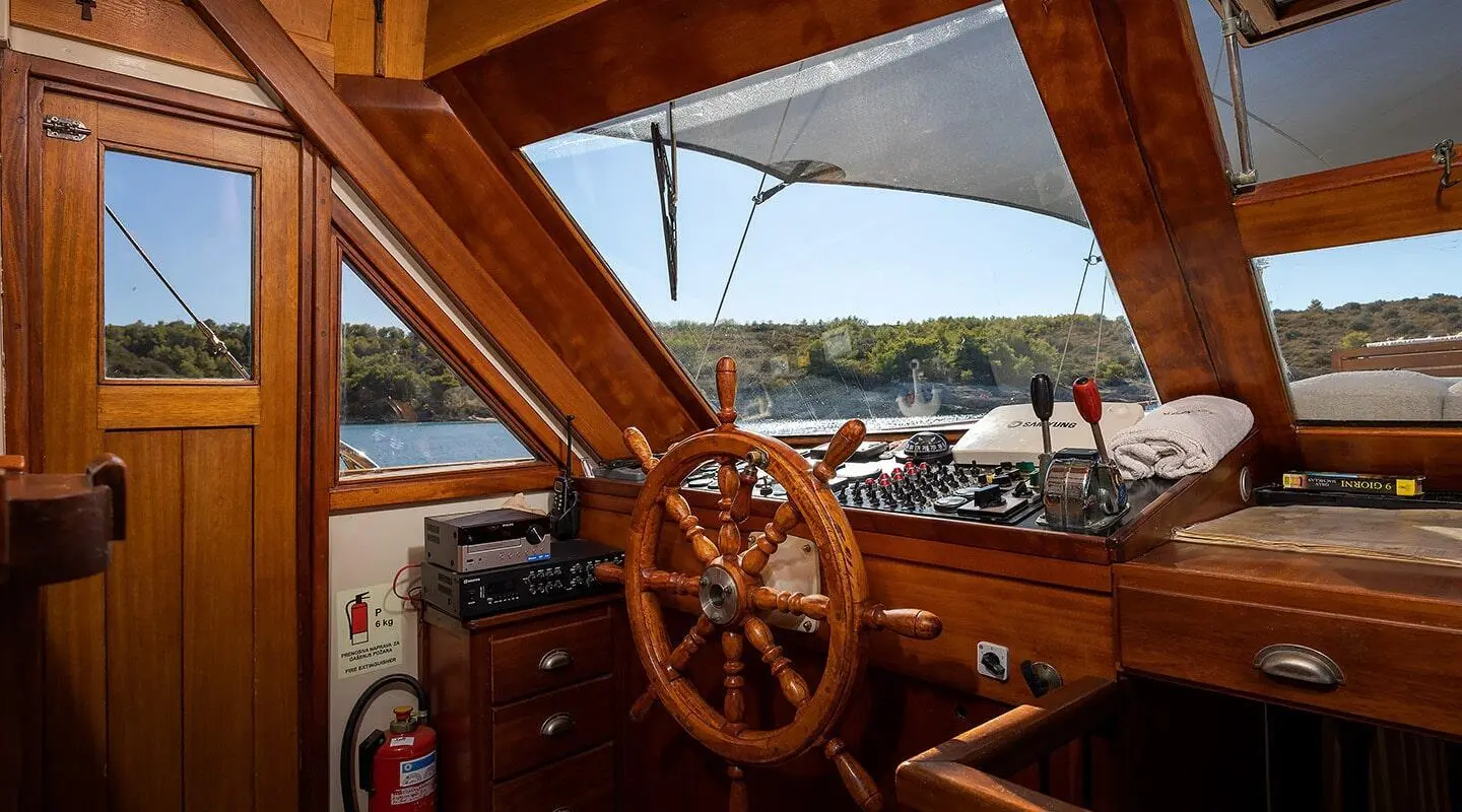 Gulet Aborda captain's wheel and wooden helm