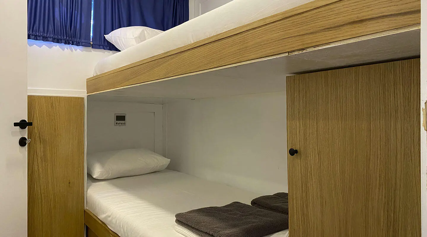 Interior cabin with bunk beds on Maske 5 yacht