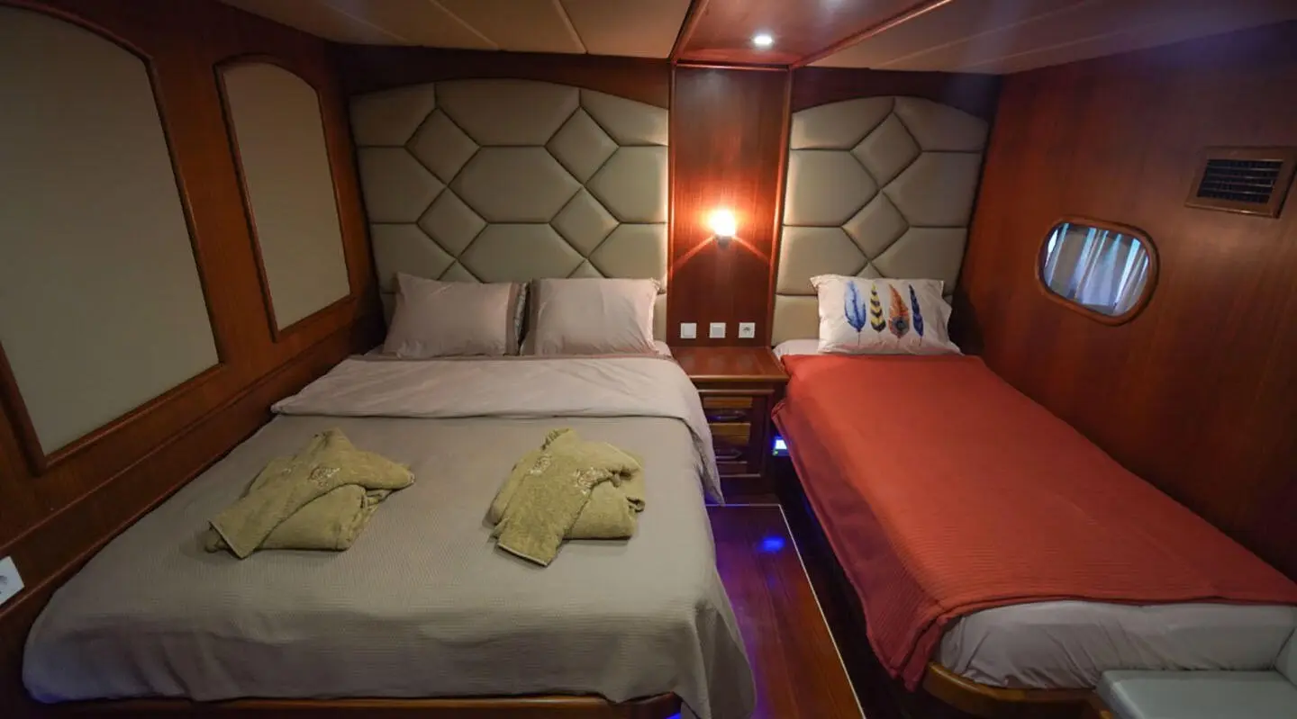 Interior of Prenses Esila with two beds, headboard tufting, and warm lighting