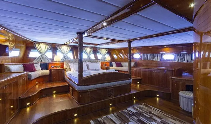 Master cabin with king bed and ensuite on Silver Moon yacht interior