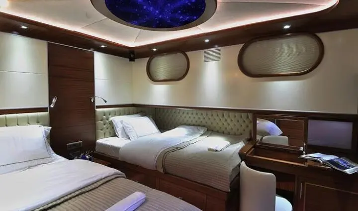 Dolce Mare gulet cabin interior with two single beds and porthole