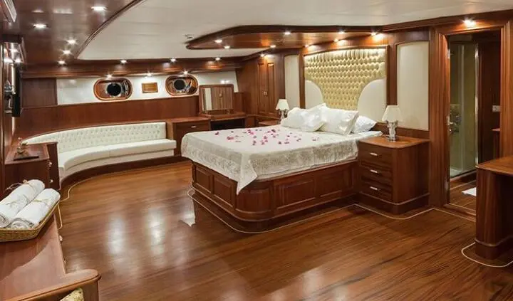 Halcon Del Mar master cabin with king bed and ensuite visible