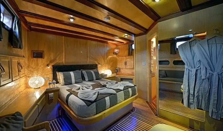 Master cabin on Derin Deniz yacht with king bed and ensuite visible