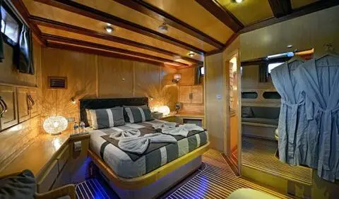 Master cabin on Derin Deniz yacht with king bed and ensuite visible