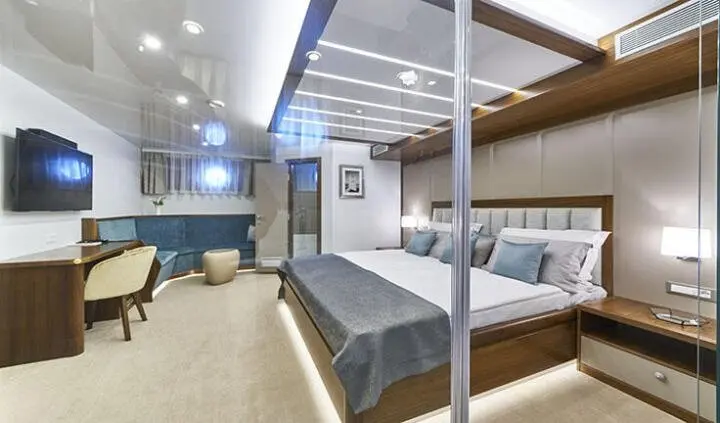 Master cabin with king bed, ensuite, on Corsario yacht, cabin scene