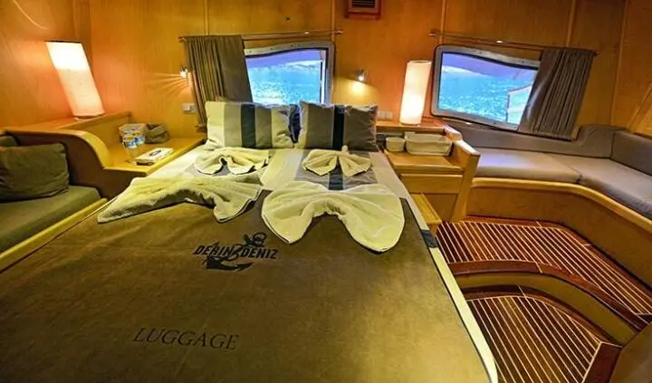 Master cabin on Derin Deniz yacht with king bed, ensuite setup visible