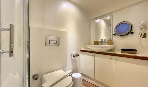 Derya Deniz master cabin with king bed, ensuite vanity and mirror