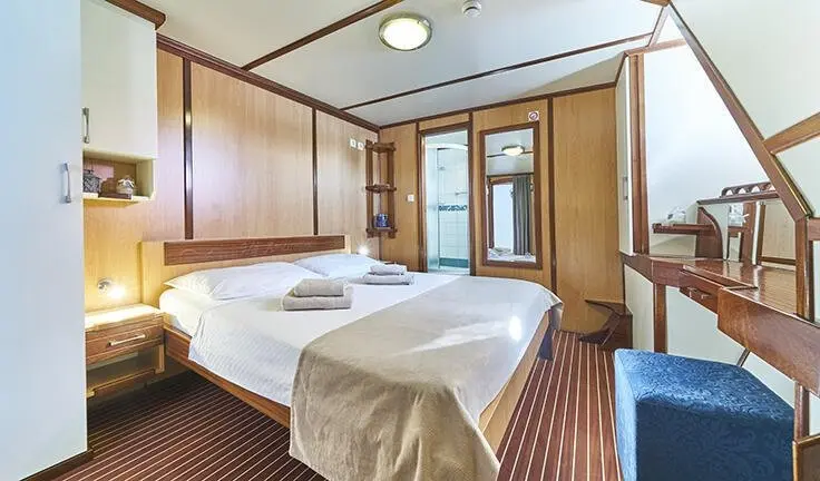 Amorena cabin with two twin beds converted to a king, wooden walls