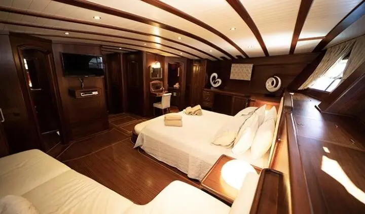 Master cabin with king bed, ensuite, warm lighting, wood furnishings