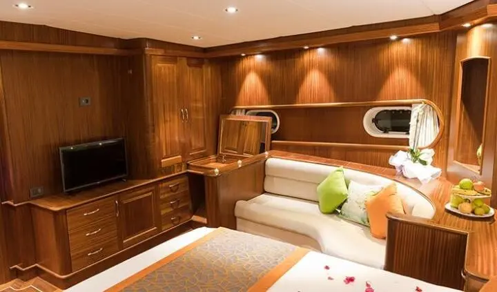 Vista Mare cabin with king bed, ensuite, warm wood panels, bedside lamps