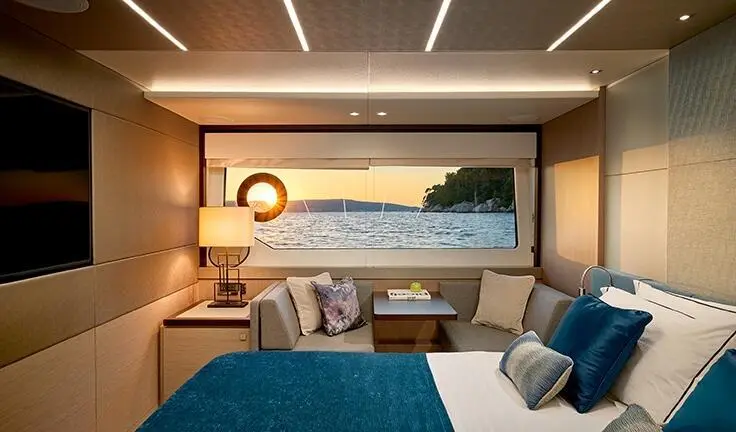 Yacht Hideaway master cabin with king bed and ensuite, porthole view