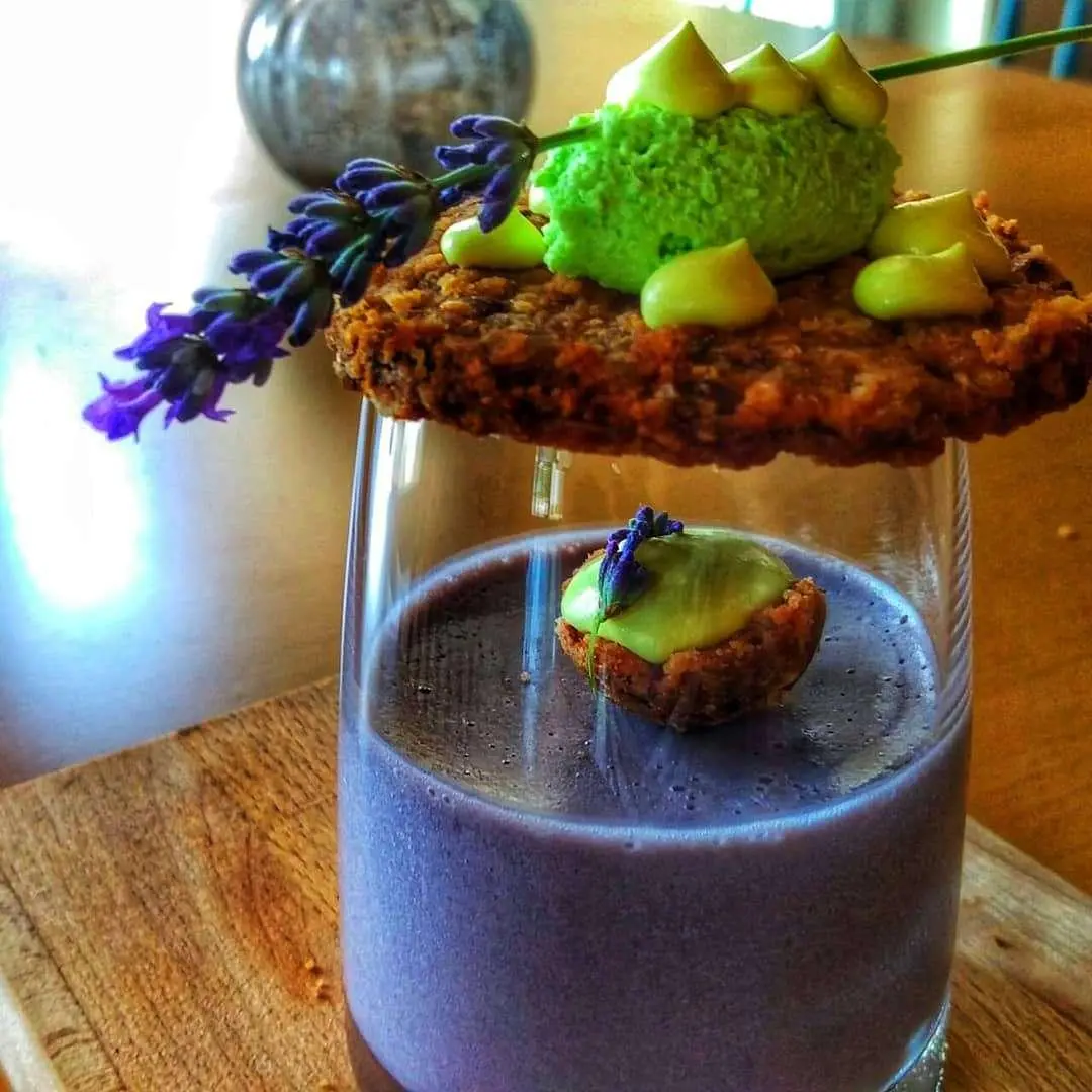 Omnia yacht: close-up of a tall glass with a purple drink and fruit garnish