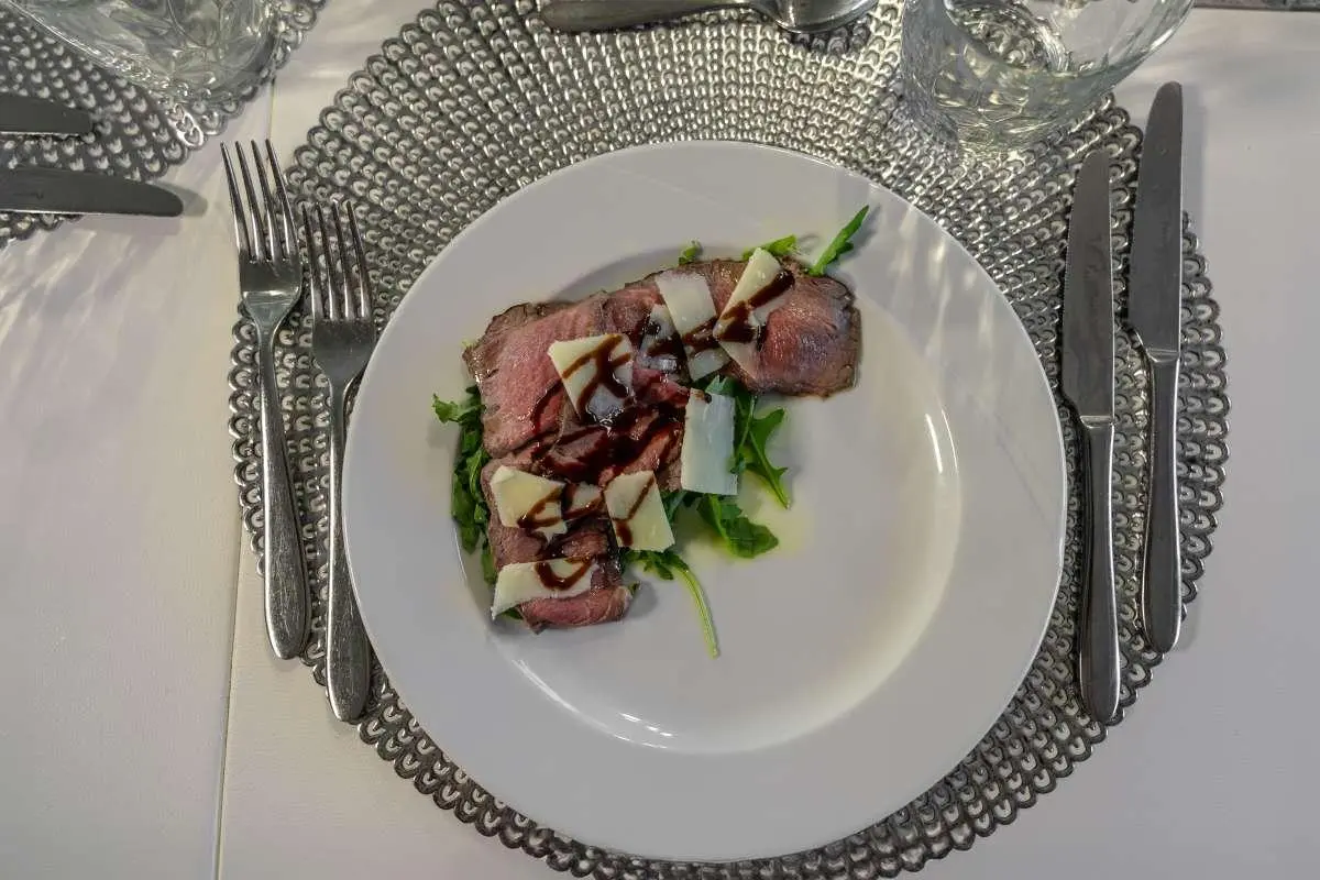 Crystalline yacht Cristal dinner plate with salad on table setting