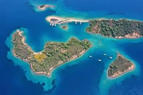 Aerial view of a yacht anchored near small islands and turquoise waters