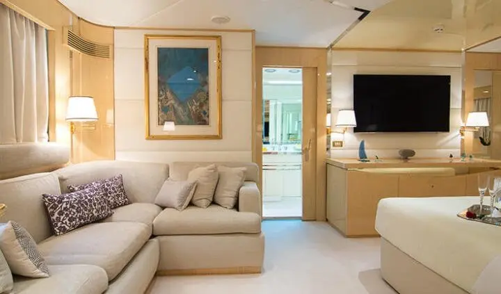 Master cabin with king bed, ensuite, cabinetry, and soft beige decor