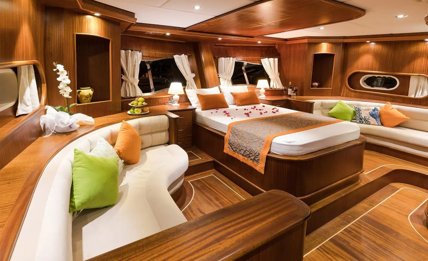 Yacht Vista Mare interior with polished wood panels and neatly arranged beds