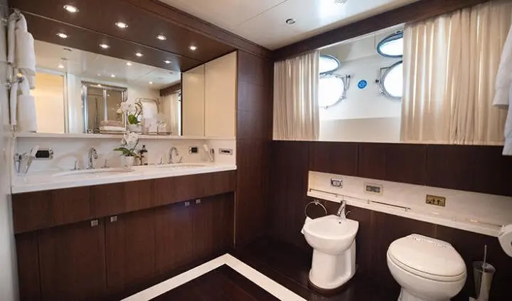 Pareaki II master cabin with king bed, ensuite and wood paneling