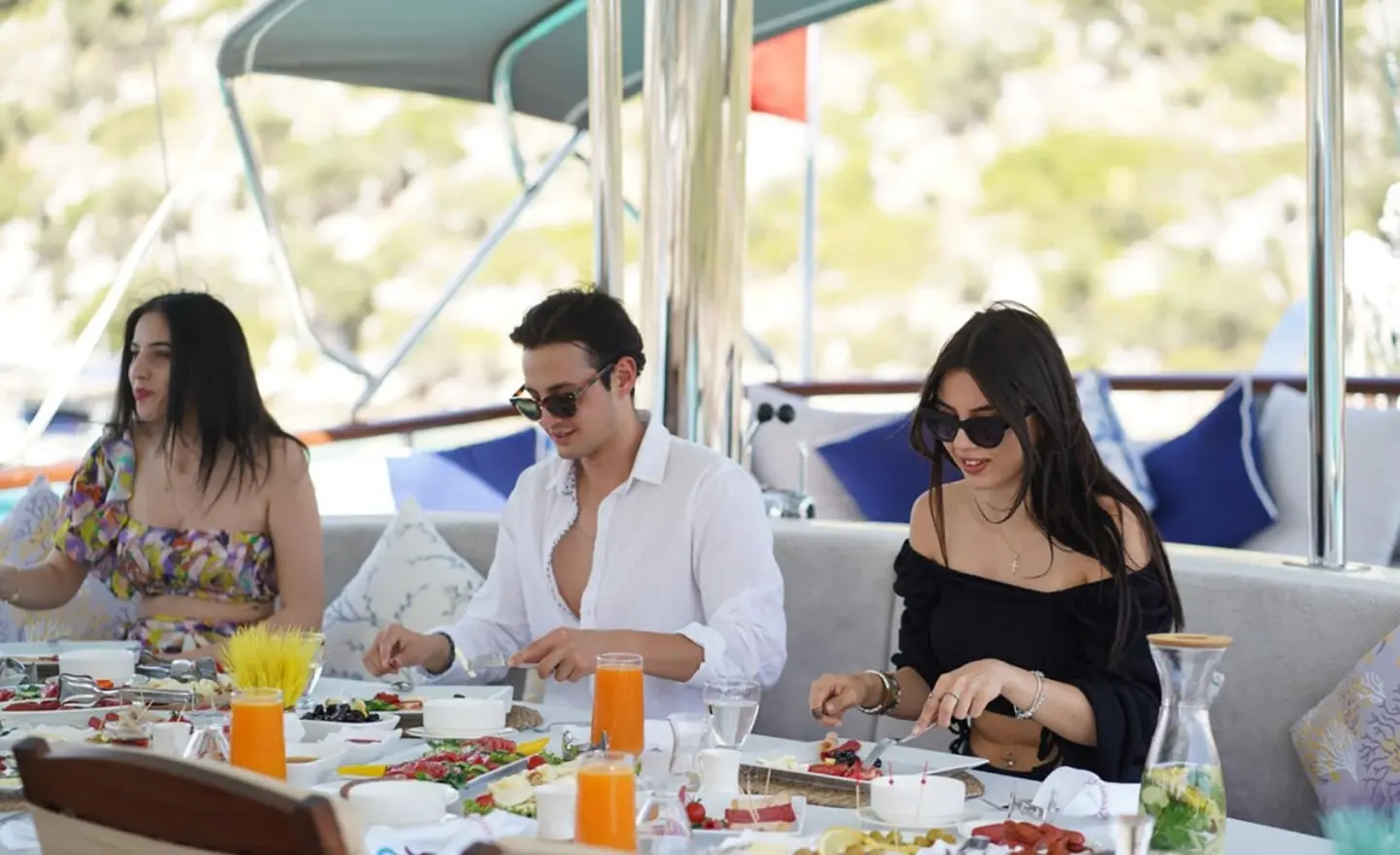 Prenses Esila yacht with two people dining on deck at sunset