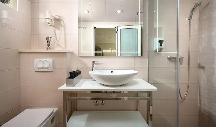 Compact yacht master cabin with a king bed, ensuite, neutral tones