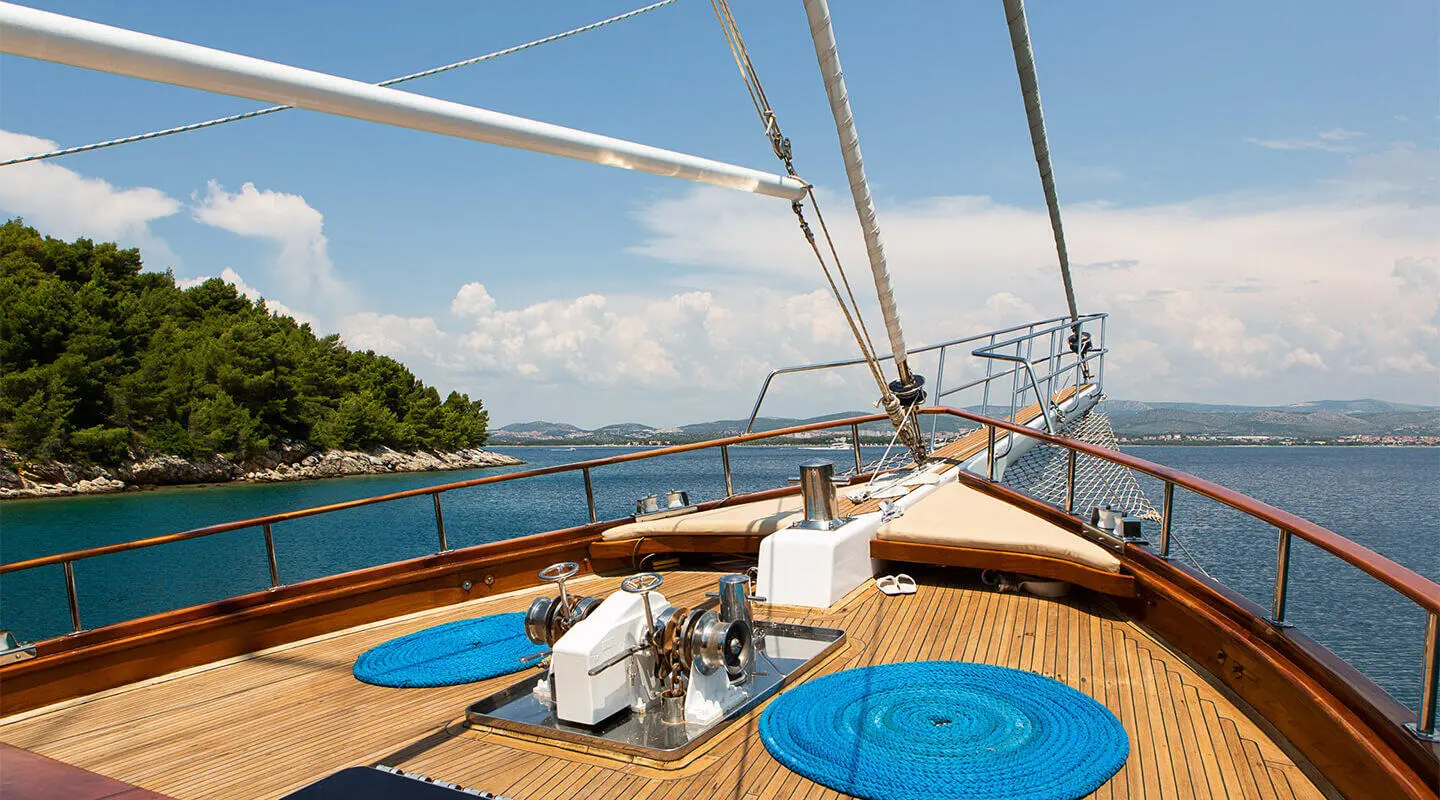 Dolce Vita yacht deck with ropes, round blue mat, and sunny blue sea horizon
