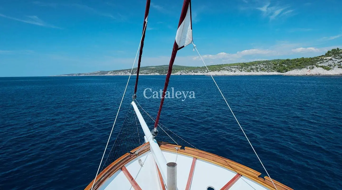Bow of Cataleya yacht with deck lines and blue sea beyond