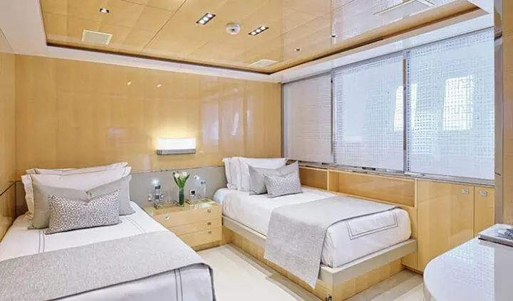 Twin-cabin ensuite bedroom on La Pellegrina 1 yacht, two beds and wooden furnishings