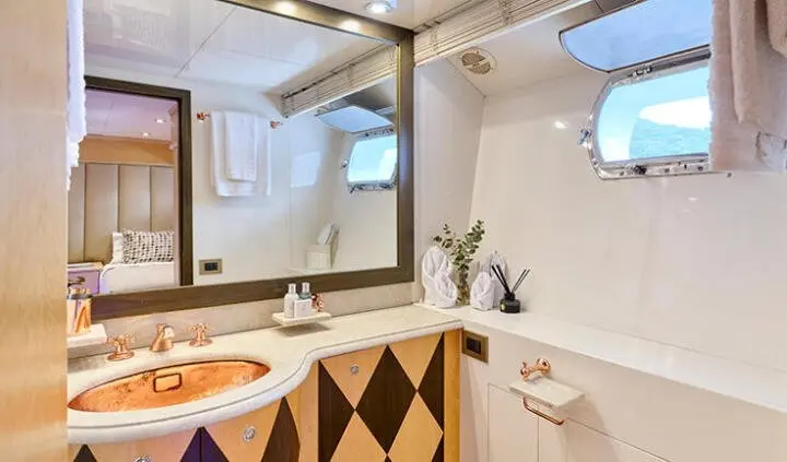 Mobius yacht cabin with king bed, ensuite bathroom, porthole windows