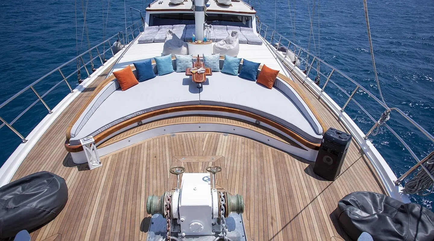 Top-down view of Diva Deniz bow deck with lifebuoys and seating on teak