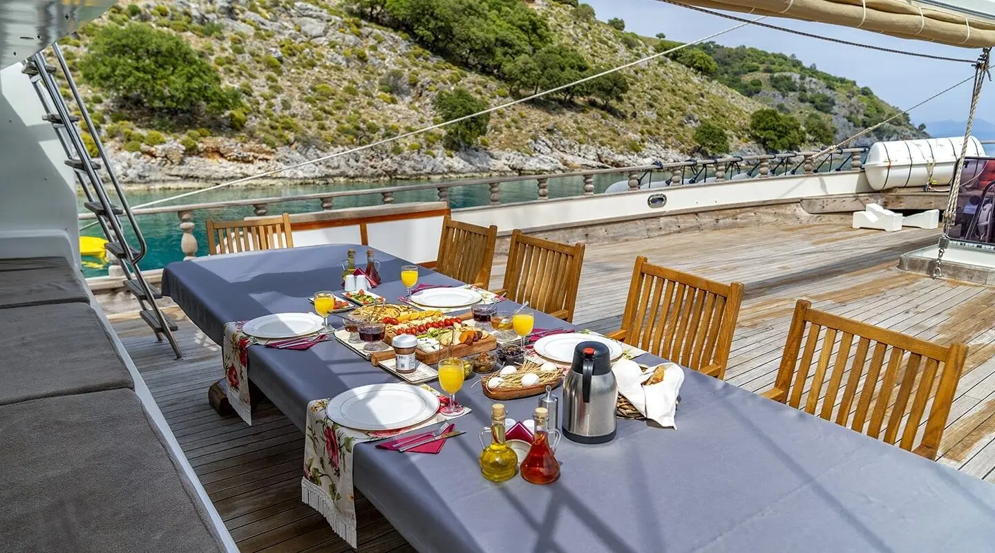 Tersane 8 yacht at sunset with a dining table aboard on deck