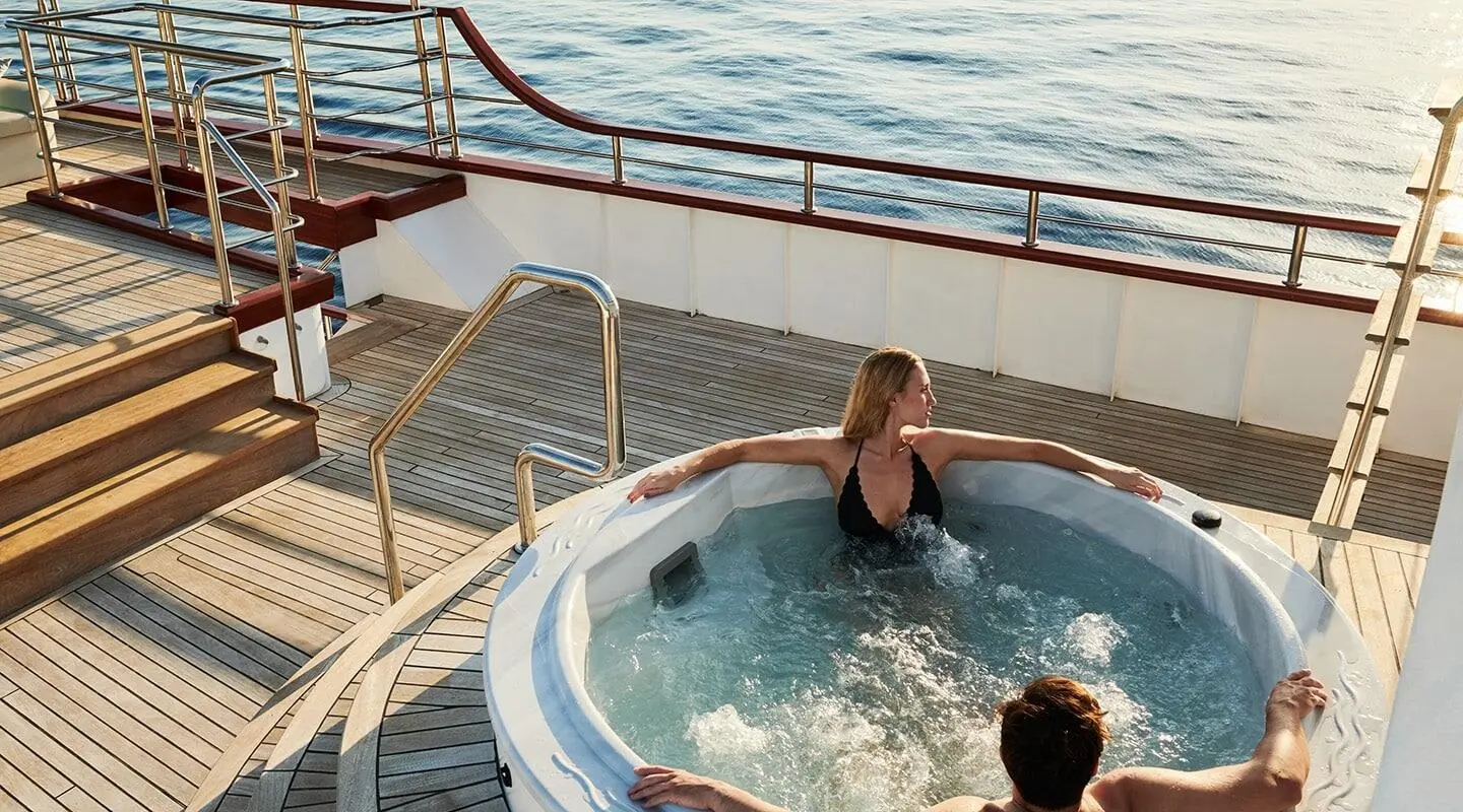 Corsario yacht: spa jacuzzi on deck with clear water and railing