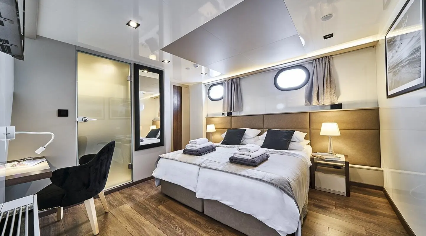 Rara Avis gulet, double cabin with modern interior and porthole windows