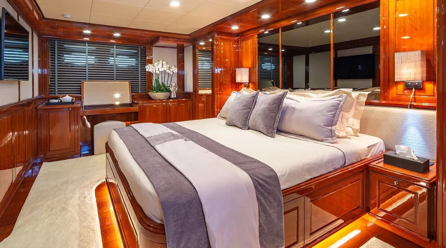 Divine yacht bed deck: luxury cabin with two twin beds, wood paneling