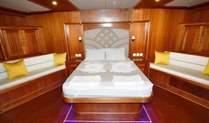 Master cabin with king bed and padded headboard on Prenses Esila yacht