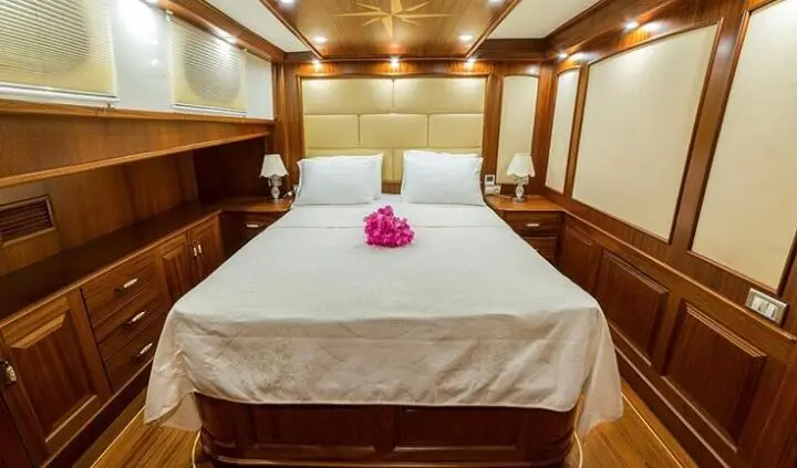 Halcon Del Mar master cabin with king bed and ensuite visible