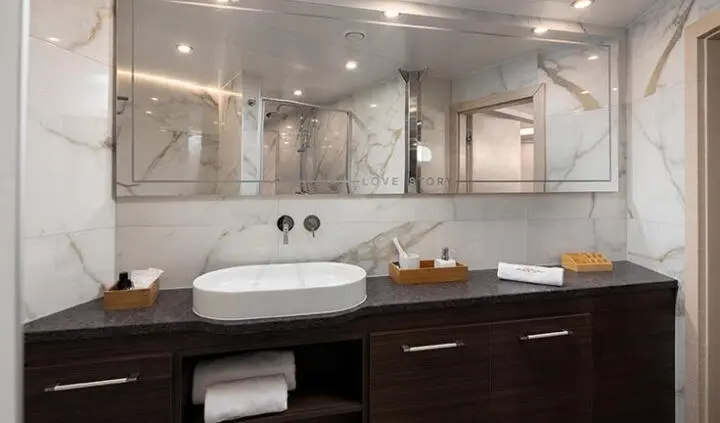Love Story yacht cabin with double bed, ensuite area, wood vanity and mirrors
