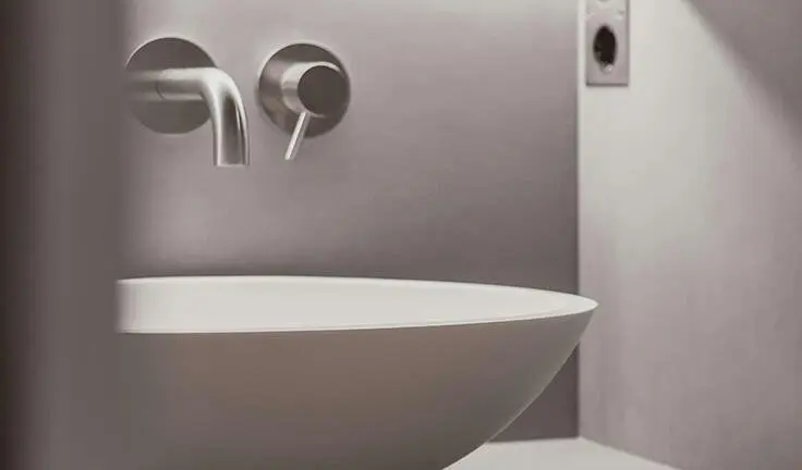 Nadamas cabin bathroom with a modern vessel sink and brushed metal fixtures