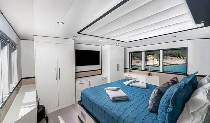 Calm Down master cabin with a king bed, ensuite, seating area sits near window