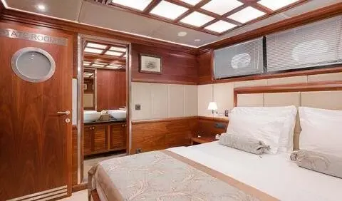 Master cabin with king bed and ensuite on Lady Gita yacht.