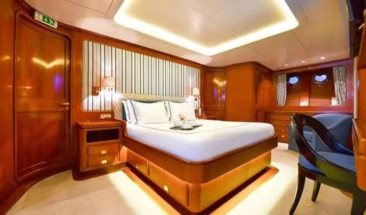 Tamarita cabin with king bed, wooden furnishings, and built-in storage units