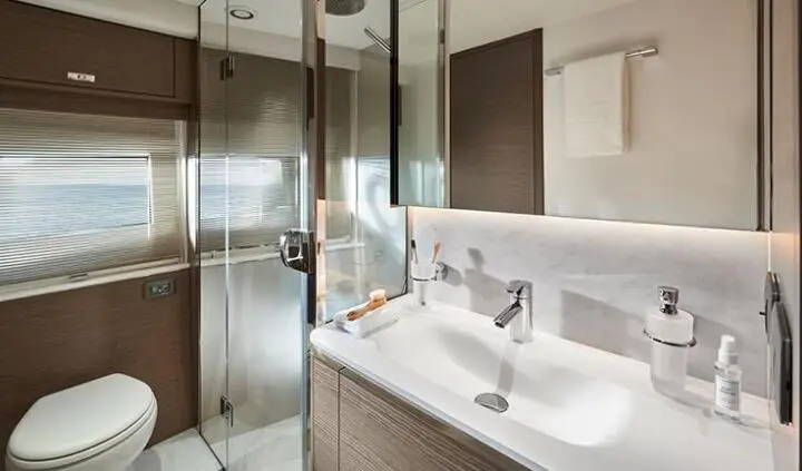 Elizabeth yacht master cabin with king bed, ensuite bathroom and modern fixtures